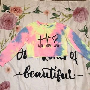 Hi, I’m selling a long sleeved shirt.